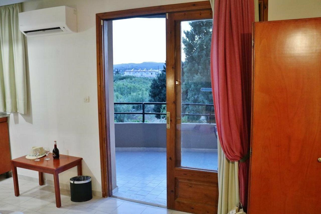 Aparthotel John Mary 3*